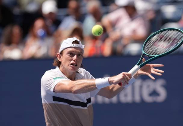 US Open: Men s Singles NEW YORK, UNITED STATES - AUGUST 24: Ben Shelton (not seen) of the USA in action at the men s singles tennis match against Ignacio Buse of Peru on day one of the US Open at the USTA Billie Jean King National Tennis Center on August 24, 2025, in New York City, USA. Selcuk Acar Anadolu New York United States. Editorial use only. Please get in touch for any other usage.  Copyright: x2025xAnadoluxSelcukxAcarx