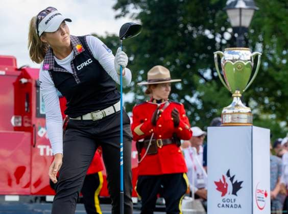 August 24, 2025, Mississauga, On, CANADA: Brooke Henderson of Canada watches her tee shot as she picks up her tee on the 1st hole in the final round of the Canadian Women s Open at Mississauga Golf and Country Club in Mississauga, Ontario on Sunday August 24, 2025. Canada News - August 24, 2025  - ZUMAc35_ 20250824_zaf_c35_145 Copyright: xFrankxGunnx