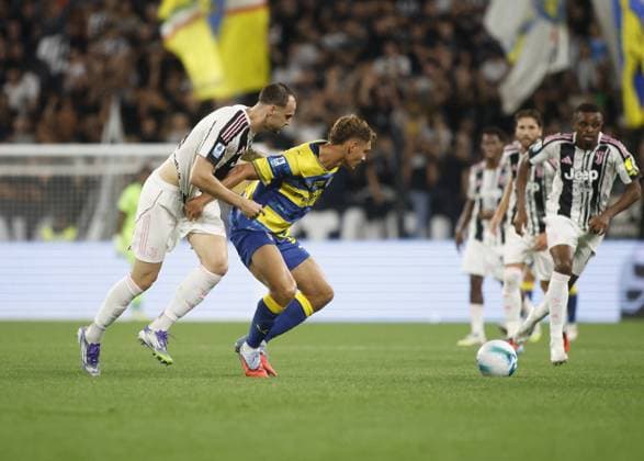 CALCIO - Serie A - Juventus FC vs Parma Calcio Federico Gatti of Juventus FC and Mateo Pellegrino of Parma Calcio 1913 during the Italian Serie A 2025 26 season, football match between Juventus FC and Parma Calcio 1913 on 24 August 2025 at Allianz Stadium in Turin, Italy. Photo Nderim Kaceli Turin Italy  Copyright: xIPAxSport ABACAx