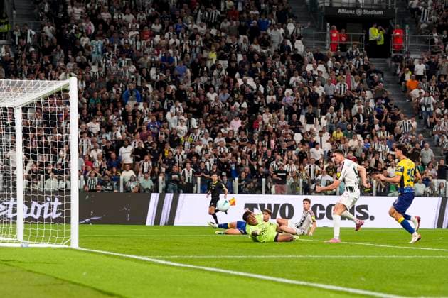 Juventus™s Dusan Vlahovic scoring the 2-0 goal for his team during the Serie A soccer match between Juventus Fc and Parma at the Juventus Stadium in Turin, north west Italy - August 24, 2025. - Soccer  Copyright: xFabioxFerrari LaPressex
