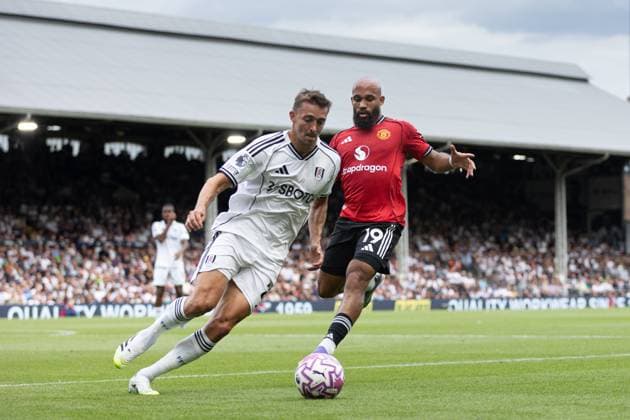 Timothy Castagne of Fulham gets ahead of Bryan Mbeumo of Manchester United, ManU during the Premier League match between Fulham and Manchester United at Craven Cottage on August 24, 2025 in London, England. (Photo by Pedro Soares SPP) Copyright: xPedroxSoaresx xSPPx Sportspressphoto_SPR15800