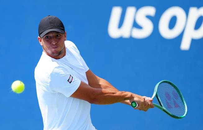 Luciano Darderi in first round action 2025 US Open, Day One, USTA Billie Jean King National Tennis Center, New York, USA - 24 Aug 2025New York USTA Billie Jean King National T New York (NY) United States of America  Copyright: xJavierxGarcia Shutterstockx 15451863dp