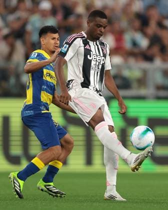 Turin, Italy, 24th August 2025. Pierre Kalulu of Juventus contrsol the ball under pressure from Christian Ordonez of Parma Calcio during the Juventus vs Parma Serie A match at Allianz Stadium, Turin. Picture credit should read: Jonathan Moscrop Sportimage EDITORIAL USE ONLY. No use with unauthorised audio, video, data, fixture lists, club league logos or live services. Online in-match use limited to 120 images, no video emulation. No use in betting, games or single club league player publications. SPI_062_JM_JUVE_PARMA SPI-4077-0062