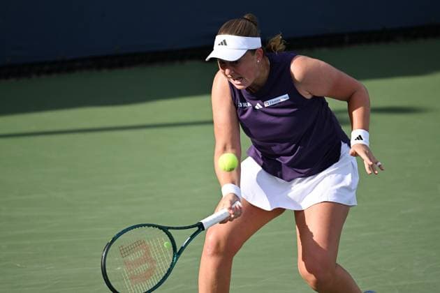 (250825) -- NEW YORK, Aug. 25, 2025 -- Jelena Ostapenko of Latvia returns a shot during the women s singles first round match against Wang Xiyu of China at the 2025 US Open tennis championships in New York, the United States, on Aug. 24, 2025. ) (SP)U.S.-NEW YORK-TENNIS-US OPEN-WOMEN S SINGLES LixRui 