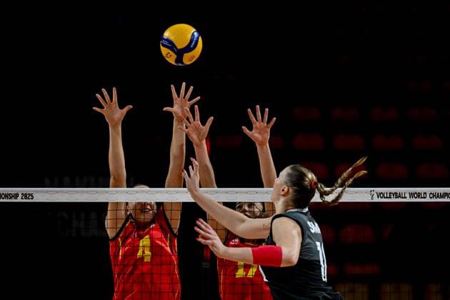 Canada v Spain - FIVB Women s Volleyball World Championship, WM, Weltmeisterschaft NAKHON RATCHASIMA, THAILAND - AUGUST 25: Lola Margarita Hernandez Van Den Bosch (4) of Spain in action during the FIVB Women s Volleyball World Championship match between Canada and Spain at Korat Chatchai Hall in Nakhon Ratchasima, Thailand on August 25, 2025. Mustafa Hatipoglu Anadolu Nakhon Ratchasima Thailand. Editorial use only. Please get in touch for any other usage.  Copyright: x2025xAnadoluxMustafaxHatipoglux