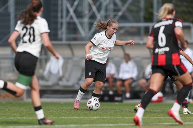 24.08.2025, xjcx, Frauen, Fussball, Saison 2025 2026, 2. Frauen-Bundesliga, 1. Spieltag: Eintracht Frankfurt II - Borussia Moenchengladbach Mia Giesen ( 19, Borussia Mönchengladbach) Frankfurt am Main Stadion am Brentanobad Hessen Deutschland