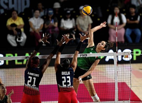(250825) -- CHIANG MAI, Aug. 25, 2025 -- Samantha Bricio (R) of Mexico spikes the ball during the Preliminary Phase Pool F match between the Dominican Republic and Mexico at the Volleyball Women s World Championship, WM, Weltmeisterschaft in Chiang Mai, Thailand, Aug. 25, 2025. ) (SP)THAILAND-CHIANG MAI-VOLLEYBALL-WOMEN S WORLD CHAMPIONSHIP-THE DOMINICAN REPUBLIC VS MEXICO HouxZhaokang 