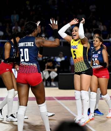 (250825) -- CHIANG MAI, Aug. 25, 2025 -- Brenda Castillo (front R) of the Dominican Republic celebrates with teammate Brayelin Elizabeth Martinez (front L) during the Preliminary Phase Pool F match between the Dominican Republic and Mexico at the Volleyball Women s World Championship, WM, Weltmeisterschaft in Chiang Mai, Thailand, Aug. 25, 2025. ) (SP)THAILAND-CHIANG MAI-VOLLEYBALL-WOMEN S WORLD CHAMPIONSHIP-THE DOMINICAN REPUBLIC VS MEXICO HouxZhaokang 