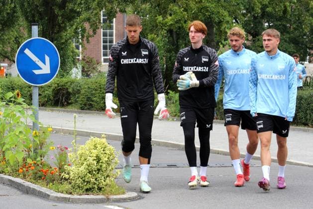DEU, DFL, 2. FBL Hertha BSC, Training, 25.08.2025, Sportforum, Berlin, DEU, DFL, 2. FBL Hertha BSC, Training, im Bild Konstantin Heide (Hertha BSC), Dennis Smarsch (Hertha BSC Berlin 12), Marton Dardai (Hertha BSC Berlin 31), Marten Winkler (Hertha BSC Berlin 22) DFL - regulations prohibit any use of Photographs as image sequences and or quasi-video