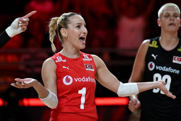 Turkiye v Bulgaria - FIVB Women s Volleyball World Championship, WM, Weltmeisterschaft NAKHON RATCHASIMA, THAILAND - AUGUST 25: Gizem Orge (1) of Turkiye celebrates during the FIVB Women s Volleyball World Championship match between Turkiye and Bulgaria at Korat Chatchai Hall in Nakhon Ratchasima, Thailand on August 25, 2025. Mustafa Hatipoglu Anadolu Nakhon Ratchasima Thailand. Editorial use only. Please get in touch for any other usage.  Copyright: x2025xAnadoluxMustafaxHatipoglux