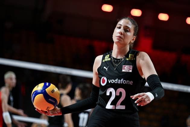 Turkiye v Bulgaria - FIVB Women s Volleyball World Championship, WM, Weltmeisterschaft NAKHON RATCHASIMA, THAILAND - AUGUST 25: Ilkin Aydin (22) of Turkiye in action during the FIVB Women s Volleyball World Championship match between Turkiye and Bulgaria at Korat Chatchai Hall in Nakhon Ratchasima, Thailand on August 25, 2025. Mustafa Hatipoglu Anadolu Nakhon Ratchasima Thailand. Editorial use only. Please get in touch for any other usage.  Copyright: x2025xAnadoluxMustafaxHatipoglux
