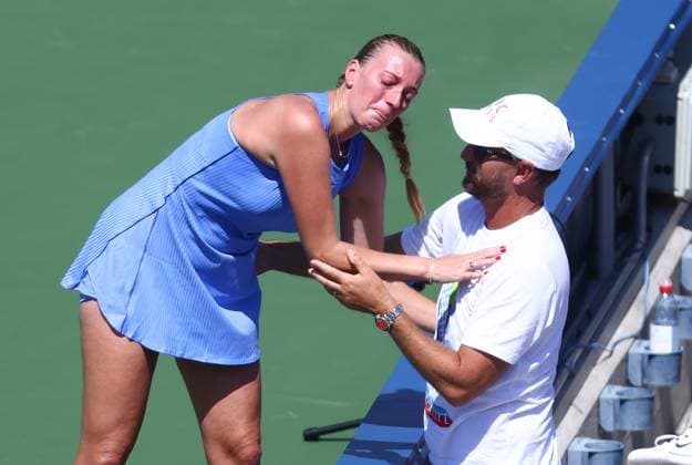 2025 US Open Tennis Championships, Billy Jean-King Tennis Centre, Flushing Meadows, New York, USA, 25 08 2025 Petra Kvitova (CZE) is in tears with husband Jirii Vanek as she played her last game with a loss th Diane Parry in the US Open following her retirement New York Billy Jean King Tennis Centre, Flushing Meadows New York USA Copyright: xMarkxGreenwoodx