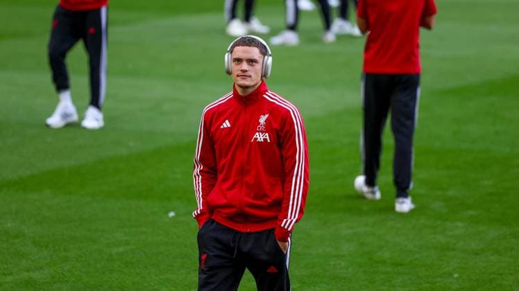 Newcastle United v Liverpool Premier League 25 08 2025. Liverpool midfielder Florian Wirtz (7) arrives at the ground during the Premier League match between Newcastle United and Liverpool at St. James s Park, Newcastle, England on 25 August 2025. Editorial use only DataCo restrictions apply See www.football-dataco.com , Copyright: xSimonxDaviesx PSI-22671-0001