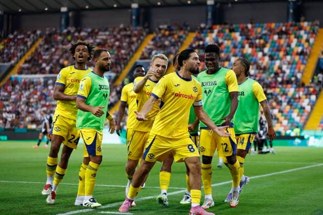 August 25, 2025, Udine, Friuli Venezia Giulia, Italy: Hellas VeronaÃ¢â‚¬â ¢s SUAT SERDAR celebrates after scoring a goal during the Italian Serie A Enilive soccer championship football match between Udinese and Hellas Verona at Bluenergy Stadium on August 25th, 2025, Udine, Italy Udine Italy - ZUMAr199 20250825_zsp_r199_034 Copyright: xMattiaxRadonix