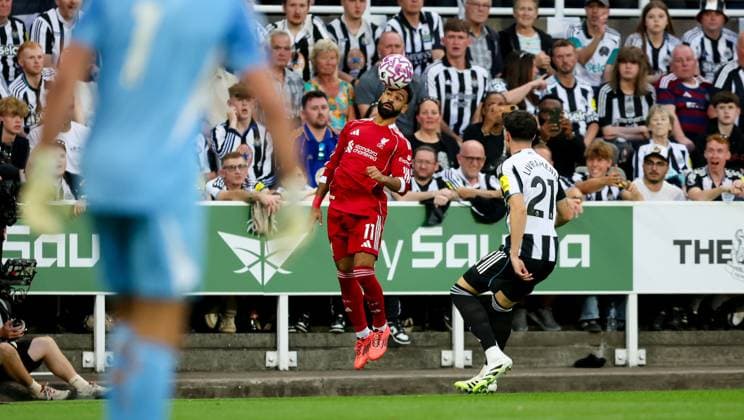 Newcastle United v Liverpool Premier League 25 08 2025. Liverpool forward Mohamed Salah (11) during the Premier League match between Newcastle United and Liverpool at St. James s Park, Newcastle, England on 25 August 2025. Editorial use only DataCo restrictions apply See www.football-dataco.com , Copyright: xSimonxDaviesx PSI-22671-0063