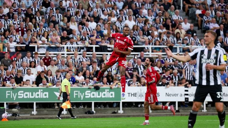 Newcastle United v Liverpool Premier League 25 08 2025. GOAL 0-1 Liverpool midfielder Ryan Gravenberch (38) scores a goal and celebrates to make the score 0-1 during the Premier League match between Newcastle United and Liverpool at St. James s Park, Newcastle, England on 25 August 2025. Editorial use only DataCo restrictions apply See www.football-dataco.com , Copyright: xSimonxDaviesx PSI-22671-0070
