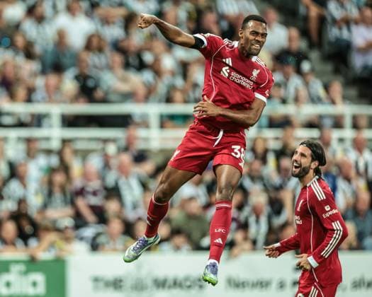 Premier League Newcastle United v Liverpool Ryan Gravenberch of Liverpool celebrates his goal to make it 0-1 during the Premier League match Newcastle United vs Liverpool at St. James s Park, Newcastle, United Kingdom, 25th August 2025 (Photo by Mark Cosgrove News Images) Newcastle St. James s Park Tyne and Wear United Kingdom Copyright: xMarkxCosgrove NewsxImagesx
