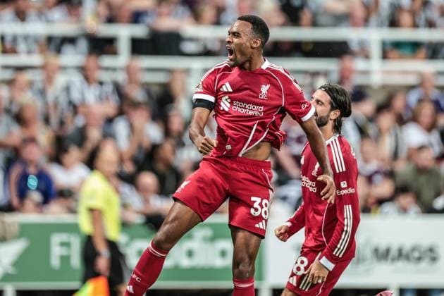 Premier League Newcastle United v Liverpool Ryan Gravenberch of Liverpool celebrates his goal to make it 0-1 during the Premier League match Newcastle United vs Liverpool at St. James s Park, Newcastle, United Kingdom, 25th August 2025 (Photo by Mark Cosgrove News Images) Newcastle St. James s Park Tyne and Wear United Kingdom Copyright: xMarkxCosgrove NewsxImagesx
