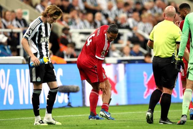 Newcastle United v Liverpool FC 25 August 2025 Newcastle-upon-Tyne - Premier League Football - Newcastle United v Liverpool FC - Virgil van Dijk of Liverpool shows the injury after a tackle by Anthony Gordon of Newcastle United which resulted in a red card - (Photo by Dan Chesterton) Newcastle-upon-Tyne UK Copyright: xDanxChestertonxOffside