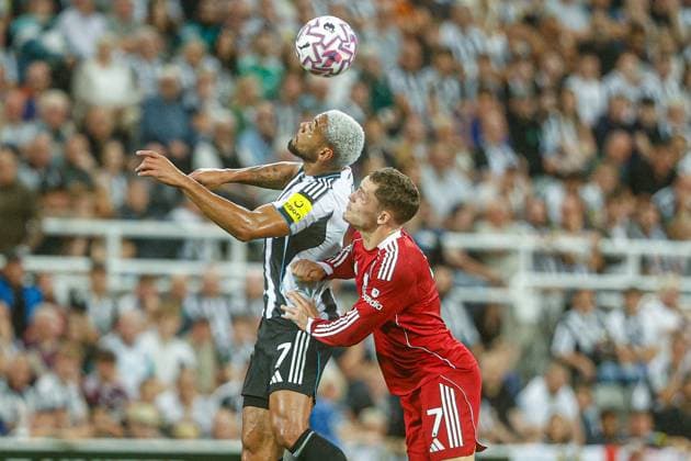 Joelinton of Newcastle United and Florian Wirtz of Liverpool fight for possession during a premier League 2025 26 match between Newcastle United and Liverpool at St James park in Newcastle-upon-Tyne, England Copyright: xRichardxCallis SportsxPressxPhotx Sportspressphoto_SPR16365