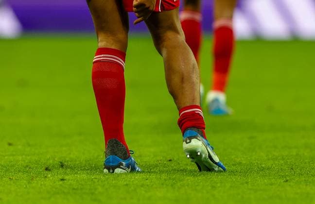Newcastle Upon Tyne, England, 25th August 2025. Marks on the leg of Vigil Van Dijk of Liverpool after a challenge by Anthony Gordon of Newcastle United during the Newcastle United vs Liverpool Premier League match at St. James Park, Newcastle Upon Tyne. Picture credit should read: Nigel Roddis Sportimage EDITORIAL USE ONLY. No use with unauthorised audio, video, data, fixture lists, club league logos or live services. Online in-match use limited to 120 images, no video emulation. No use in betting, games or single club league player publications. SPI_031_NR_NEWC_LIVE SPI-4089-0031