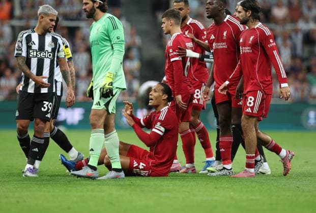 Newcastle Upon Tyne, England, 25th August 2025. Vigil Van Dijk of Liverpool reacts after a challenge by Anthony Gordon of Newcastle United during the Newcastle United vs Liverpool Premier League match at St. James Park, Newcastle Upon Tyne. Picture credit should read: Nigel Roddis Sportimage EDITORIAL USE ONLY. No use with unauthorised audio, video, data, fixture lists, club league logos or live services. Online in-match use limited to 120 images, no video emulation. No use in betting, games or single club league player publications. SPI_035_NR_NEWC_LIVE SPI-4089-0035