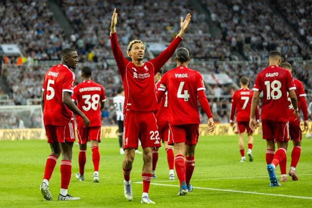 Football - FA Premier League - Newcastle United FC v Liverpool FC NEWCASTLE-UPON-TYNE, ENGLAND - Monday, August 25, 2025: Liverpool s Hugo Ekitike celebrates after scoring the second goal during the FA Premier League match between Newcastle United FC and Liverpool FC at St James Park. (Photo by David Rawcliffe Propaganda) NEWCASTLE-UPON-TYNE St James Park TYNE AND WEAR ENGLAND  Copyright: xDavidxRawcliffex P2025-08-25-Newcastle_Liverpool-101