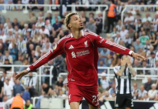 Newcastle Upon Tyne, England, 25th August 2025. Hugo Ekitike of Liverpool celebrates scoring the second goal during the Newcastle United vs Liverpool Premier League match at St. James Park, Newcastle Upon Tyne. Picture credit should read: Nigel Roddis Sportimage EDITORIAL USE ONLY. No use with unauthorised audio, video, data, fixture lists, club league logos or live services. Online in-match use limited to 120 images, no video emulation. No use in betting, games or single club league player publications. SPI_042_NR_NEWC_LIVE SPI-4089-0042
