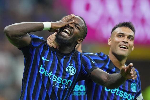 Inter Milan s Marcus Thuram , Inter MilanÕs Lautaro Martinez celebrates after scoring 4-0 during the Serie A soccer match between Inter and Torino at the San Siro Stadium in Milan , north Italy - Monday , August 25 , 2025. - Soccer .  Copyright: xSpada LaPressex