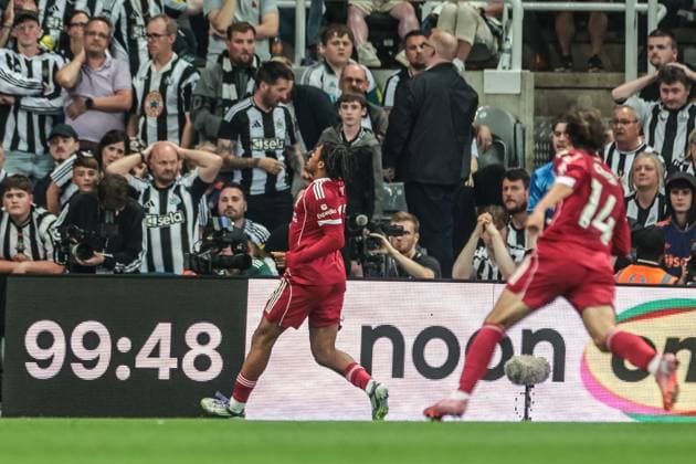 Premier League Newcastle United v Liverpool Rio Ngumoha of Liverpool celebrates his goal to make it 2-3 at just 16 years old during the Premier League match Newcastle United vs Liverpool at St. James s Park, Newcastle, United Kingdom, 25th August 2025 (Photo by Mark Cosgrove News Images) Newcastle St. James s Park Tyne and Wear United Kingdom Copyright: xMarkxCosgrove NewsxImagesx