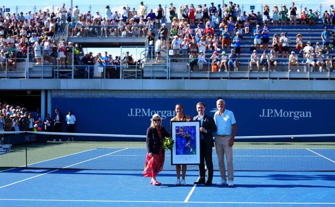 A special presentation for Caroline Garcia after she officially retired from professional tennis following her first round defeat to Kamilla Rakhimova 2025 US Open, Day Two, USTA Billie Jean King National Tennis Center, New York, USA - 25 Aug 2025New York USTA Billie Jean King National T New York (NY) United States of America  Copyright: xJavierxGarcia Shutterstockx 15451864br