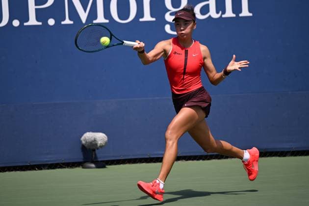 (250826) -- NEW YORK,, Aug. 26, 2025 -- Yuan Yue of China returns a shot during the women s singles first round match against Liudmila Samsonova of Russia at the 2025 US Open tennis championships in New York, the United States, on Aug. 25, 2025. ) (SP)U.S.-NEW YORK-TENNIS-US OPEN-WOMEN S SINGLES LixRui 