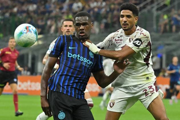 CALCIO - Serie A - Inter - FC Internazionale vs Torino FC Ange Yoan Bonny of Inter,Saul Coco of Torino during the serie A match between FC Inter v Torino FC at San Siro stadium Mattia Vian during Inter - FC Internazionale vs Torino FC, Italian soccer Serie A match in Milan, Italy, August 25 2025 Milan Italy  Copyright: xIPAxSport ABACAx