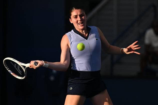 US Open - First Round Elsa Jacquemot (FRA) during her first round match at the 2025 US Open at Billie Jean National Tennis Center in New York City, NY, USA, on August 25, 2025. Photo by Corinne Dubreuil ABACAPRESS.COM New York City United States  Copyright: xDubreuilxCorinne ABACAx