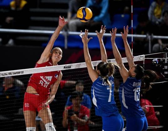 (250826) -- CHIANG MAI, Aug. 26, 2025 -- Amelie Rotar (L) of France spikes the ball during the Preliminary Phase Pool C match between France and Greece at the Volleyball Women s World Championship, WM, Weltmeisterschaft in Chiang Mai, Thailand, Aug. 26, 2025. ) (SP)THAILAND-CHIANG MAI-VOLLEYBALL-WOMEN S WORLD CHAMPIONSHIP-FRANCE VS GREECE HouxZhaokang 