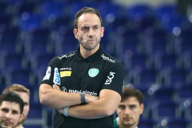 Leipzig, 23.08.2025, QUARTERBACK Immobilien ARENA, Handball, Männer, Saison 2025 2026, Testspiel , SC DHfK Leipzig - HC Banik Karvina 36:30 (16:14) , Im Bild: Trainer Raul Alonso (Leipzig) ,