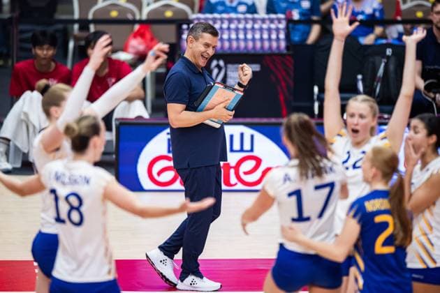 250826 head coach Lorenzo Micelli of Sweden celebrates during the women s volleyball World Championship, WM, Weltmeisterschaft match between Sweden and Egypt on August 26, 2025 in Bangkok. Photo: Kaikungwon Duanjumroon BILDBYRAN kod XY XY0070 volleyboll volleyball landslaget egypt sverige egypten national team, Nationalteam sweden dam bbeng vm world championship jubel Copyright: KaikungwonxDuanjumroon BB250826BB230