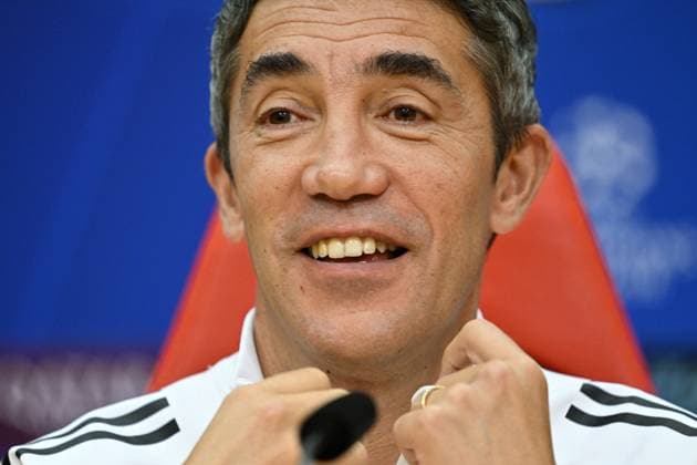 Ahead of Benfica v Fenerbahce - UEFA Champions League LISBON, PORTUGAL - AUGUST 26: Head coach Bruno Lage of Benfica answers the questions of journalists after the training session at the club s facility ahead of the UEFA Champions League play-off second leg match against Fenerbahce in Lisbon, Portugal, on August 26, 2025. Burak Akbulut Anadolu Lisbon Portugal. Editorial use only. Please get in touch for any other usage.  Copyright: x2025xAnadoluxBurakxAkbulutx