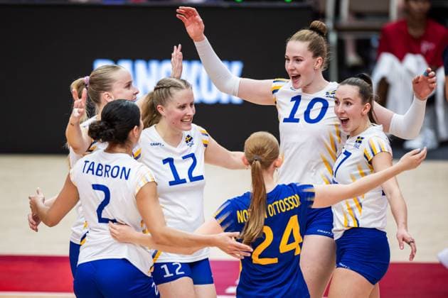 250826 Hilda Gustafsson, Isabelle Haak and Anna Haak of Sweden celebrate during the women s volleyball World Championship, WM, Weltmeisterschaft match between Sweden and Egypt on August 26, 2025 in Bangkok. Photo: Kaikungwon Duanjumroon BILDBYRAN kod XY XY0070 volleyboll volleyball landslaget egypt sverige egypten national team, Nationalteam sweden dam bbeng vm world championship jubel Copyright: KaikungwonxDuanjumroon BB250826BB247