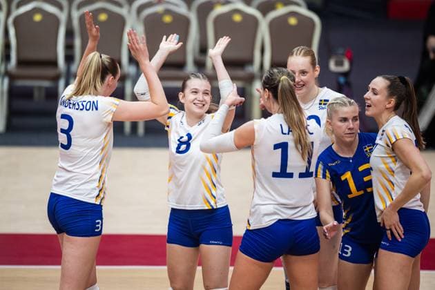 250826 Players of Sweden celebrate during the women s volleyball World Championship, WM, Weltmeisterschaft match between Sweden and Egypt on August 26, 2025 in Bangkok. Photo: Kaikungwon Duanjumroon BILDBYRAN kod XY XY0070 volleyboll volleyball landslaget egypt sverige egypten national team, Nationalteam sweden dam bbeng vm world championship jubel Copyright: KaikungwonxDuanjumroon BB250826BB254