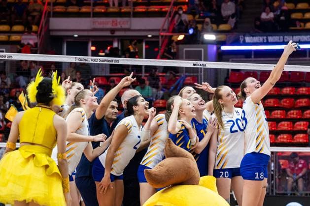 250826 Players of Sweden after the women s volleyball World Championship, WM, Weltmeisterschaft match between Sweden and Egypt on August 26, 2025 in Bangkok. Photo: Kaikungwon Duanjumroon BILDBYRAN kod XY XY0070 volleyboll volleyball landslaget egypt sverige egypten national team, Nationalteam sweden dam bbeng vm world championship Copyright: KaikungwonxDuanjumroon BB250826BB259