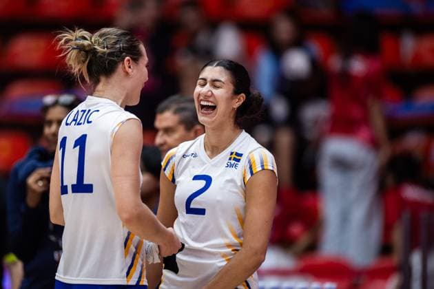 250826 Alexandra Lazic and Maya Tabron of Sweden celebrate during the women s volleyball World Championship, WM, Weltmeisterschaft match between Sweden and Egypt on August 26, 2025 in Bangkok. Photo: Kaikungwon Duanjumroon BILDBYRAN kod XY XY0070 volleyboll volleyball landslaget egypt sverige egypten national team, Nationalteam sweden dam bbeng vm world championship jubel Copyright: KaikungwonxDuanjumroon BB250826BB262