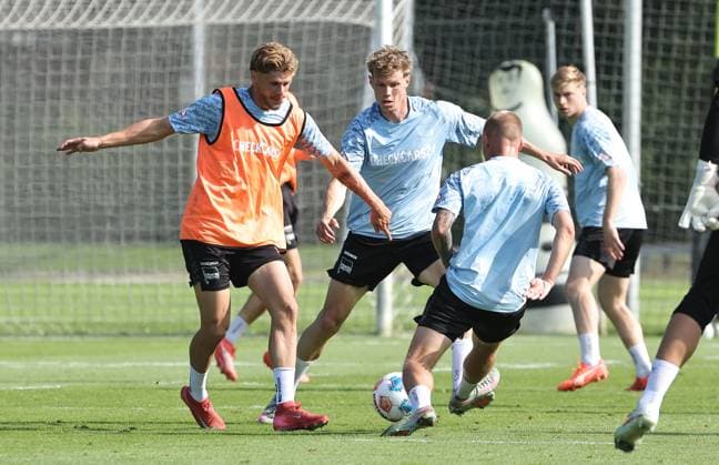 Marton Dardai, Luca Schuler, Jon Dagur Thorsteinsson Zweikampf Spielszene Aktion Fußball Fussball Saison 2025 2026 2. Bundesliga Herren DFL 26.08.2025 Training Hertha BSC Berlin DFL regulations prohibit any use of photographs as image sequences and or quasi-video.
