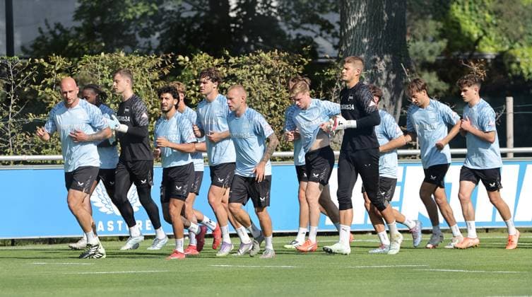 Herthamannschaft beim Auslaufen nach Trainingsende Fußball Fussball Saison 2025 2026 2. Bundesliga Herren DFL 26.08.2025 Training Hertha BSC Berlin DFL regulations prohibit any use of photographs as image sequences and or quasi-video.