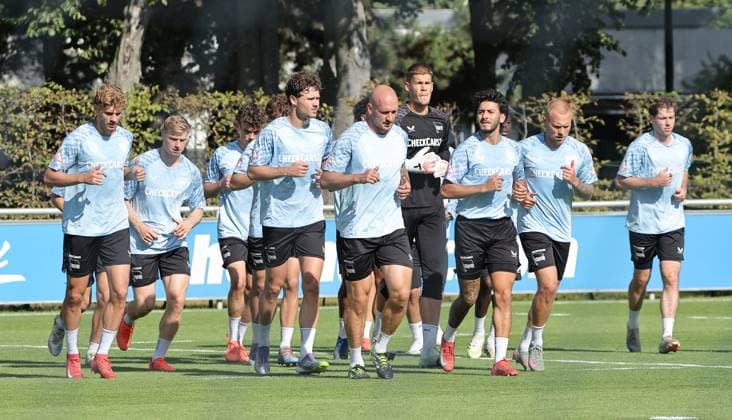 Herthamannschaft beim Auslaufen nach Trainingsende Fußball Fussball Saison 2025 2026 2. Bundesliga Herren DFL 26.08.2025 Training Hertha BSC Berlin DFL regulations prohibit any use of photographs as image sequences and or quasi-video.