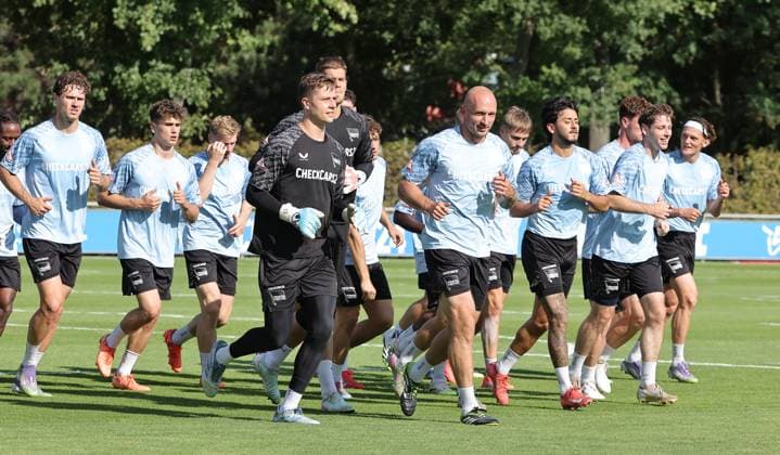 Herthamannschaft beim Auslaufen nach Trainingsende Fußball Fussball Saison 2025 2026 2. Bundesliga Herren DFL 26.08.2025 Training Hertha BSC Berlin DFL regulations prohibit any use of photographs as image sequences and or quasi-video.