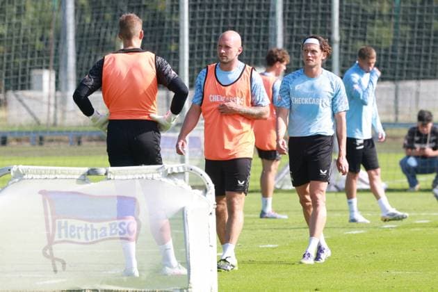 DEU, DFL, 2. FBL Hertha BSC, Training, 26.08.2025, Sportforum, Berlin, DEU, DFL, 2. FBL Hertha BSC, Training, im Bild Fabian Reese (Hertha BSC Berlin 11), Toni Leistner (Hertha BSC Berlin 37) DFL - regulations prohibit any use of Photographs as image sequences and or quasi-video