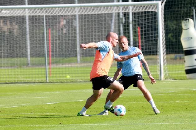DEU, DFL, 2. FBL Hertha BSC, Training, 26.08.2025, Sportforum, Berlin, DEU, DFL, 2. FBL Hertha BSC, Training, im Bild Toni Leistner (Hertha BSC Berlin 37), Jon Dabur Thorsteinsson (Hertha BSC Berlin 24) DFL - regulations prohibit any use of Photographs as image sequences and or quasi-video