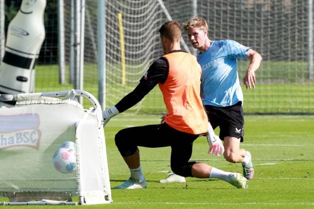 DEU, DFL, 2. FBL Hertha BSC, Training, 26.08.2025, Sportforum, Berlin, DEU, DFL, 2. FBL Hertha BSC, Training, im Bild Luca Schuler (Hertha BSC Berlin 18), Dennis Smarsch (Hertha BSC Berlin 12) DFL - regulations prohibit any use of Photographs as image sequences and or quasi-video