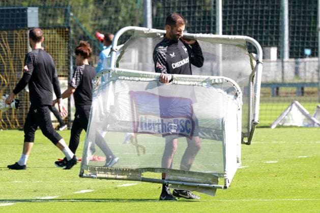 DEU, DFL, 2. FBL Hertha BSC, Training, 26.08.2025, Sportforum, Berlin, DEU, DFL, 2. FBL Hertha BSC, Training, im Bild Tortraeger Co-Trainer Andre Mijatovic (Hertha BSC Berlin) DFL - regulations prohibit any use of Photographs as image sequences and or quasi-video
